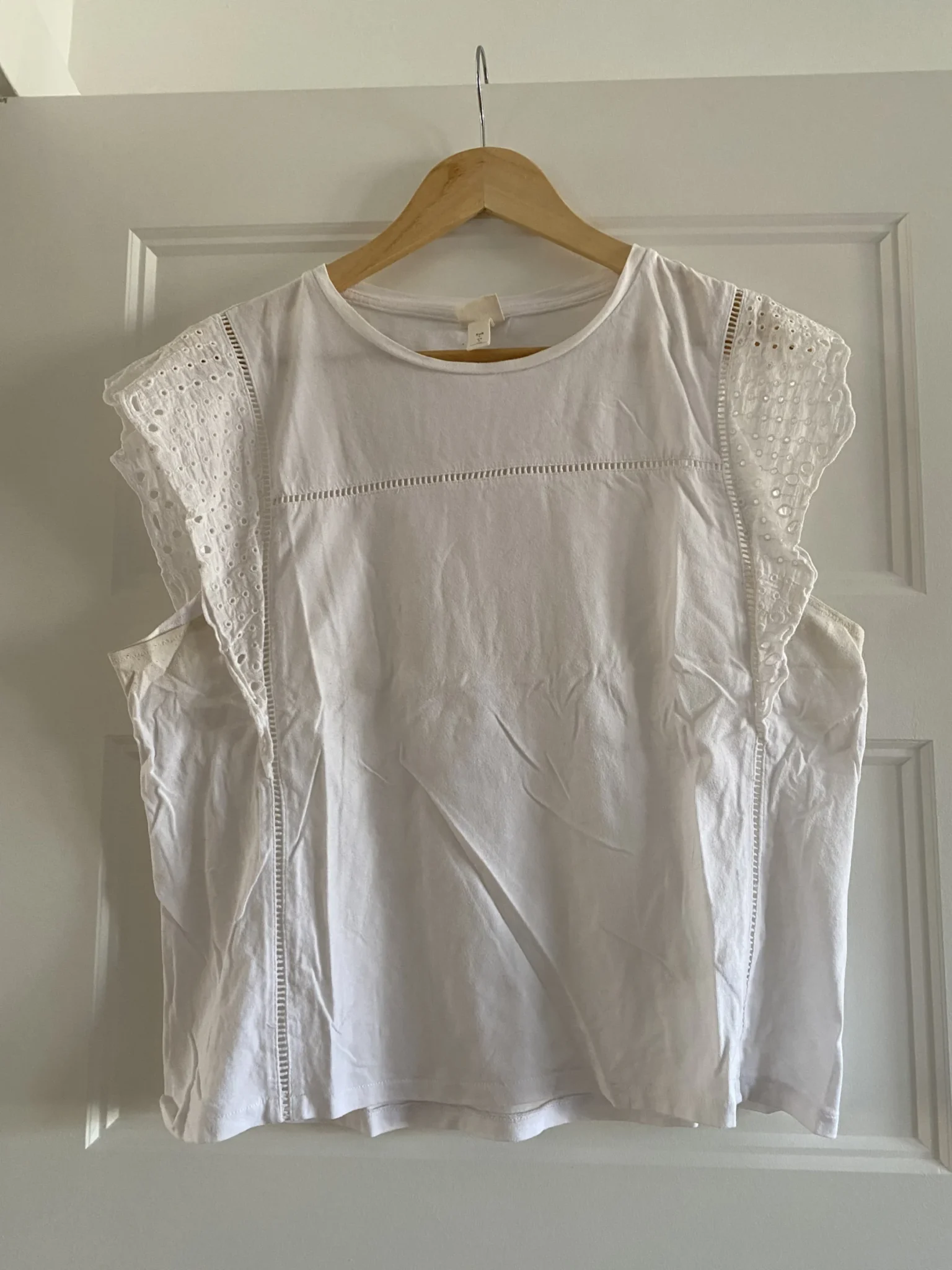 Featured image for HM white T-shirt 🐚