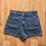 Featured thumbnail for Shorts courts