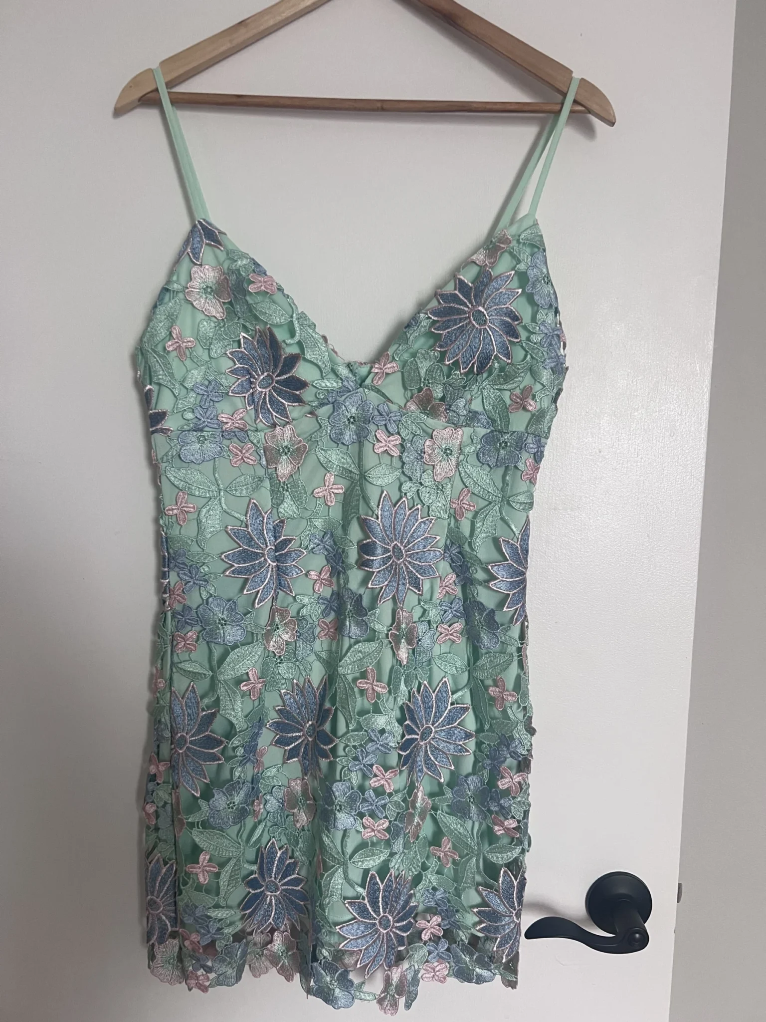 Image for Robe courte en dentelle