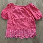 Featured thumbnail for Beau t-shirt rose pour l’été