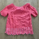 Thumbnail for Beau t-shirt rose pour l’été