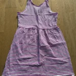 Thumbnail for Belle robe lignée mauve pour l’été