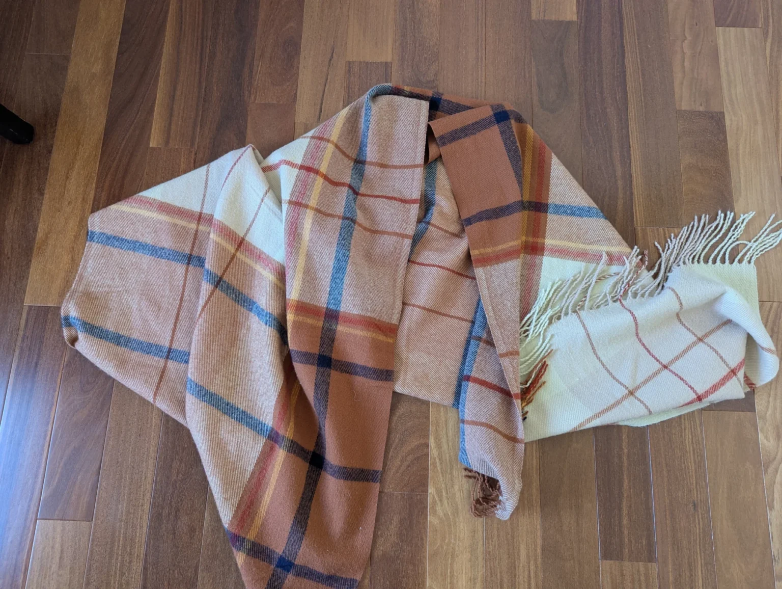Image for Foulard à carreaux et franges, Rose maternité