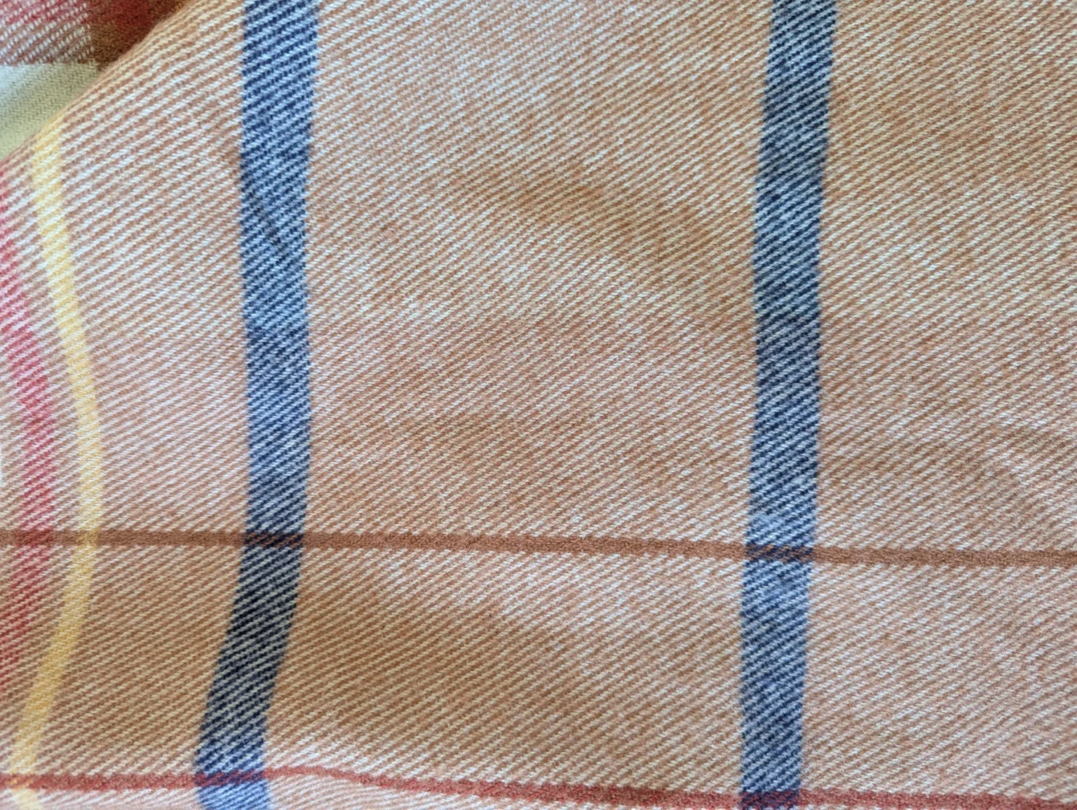 Image for Foulard à carreaux et franges, Rose maternité