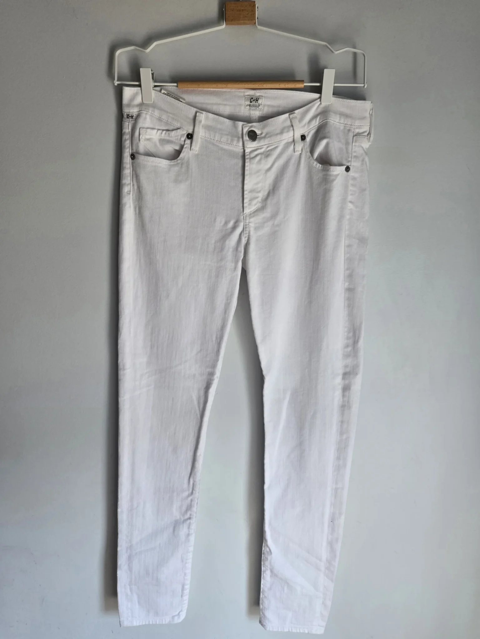 Featured image for CITIZEN OF HUMANITY white jeans