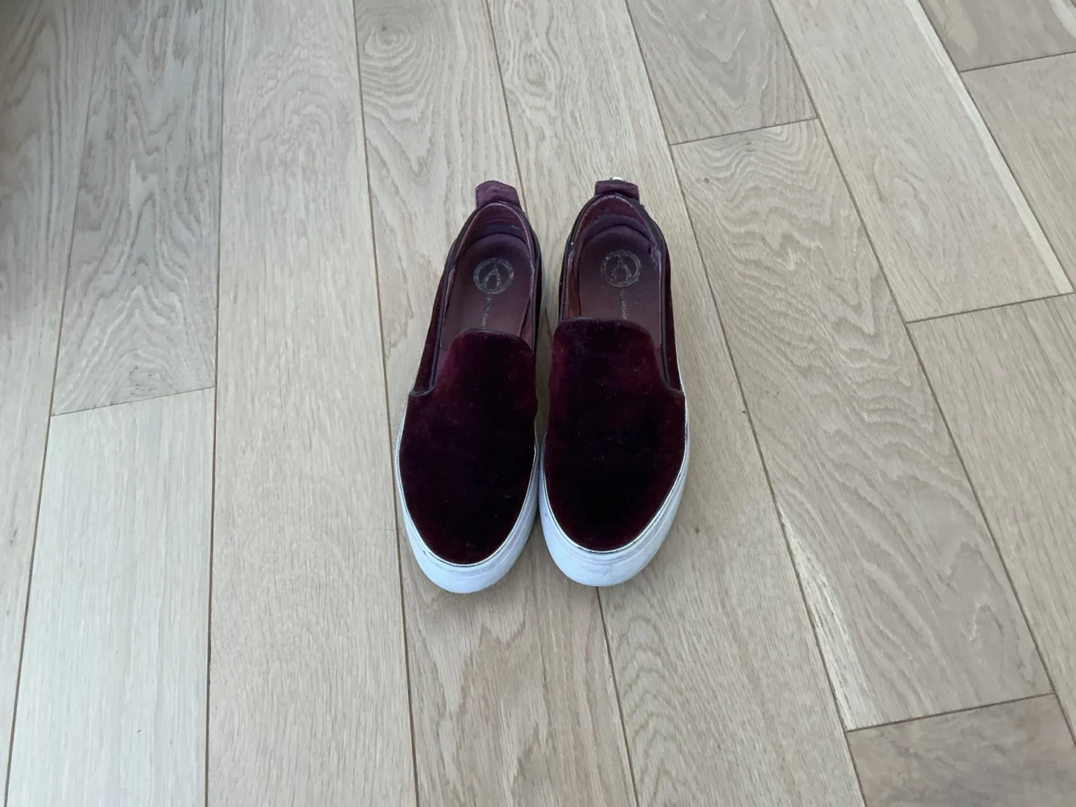 Featured image for Beautiful burgundy velvet sports shoes