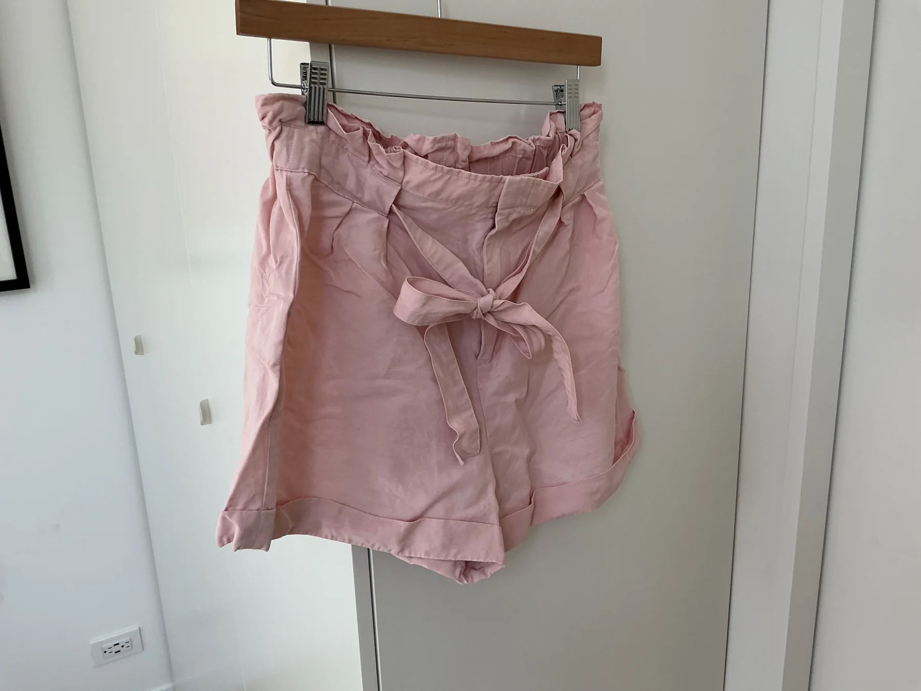 Beau shorts rose pâle Club monaco seconde main
