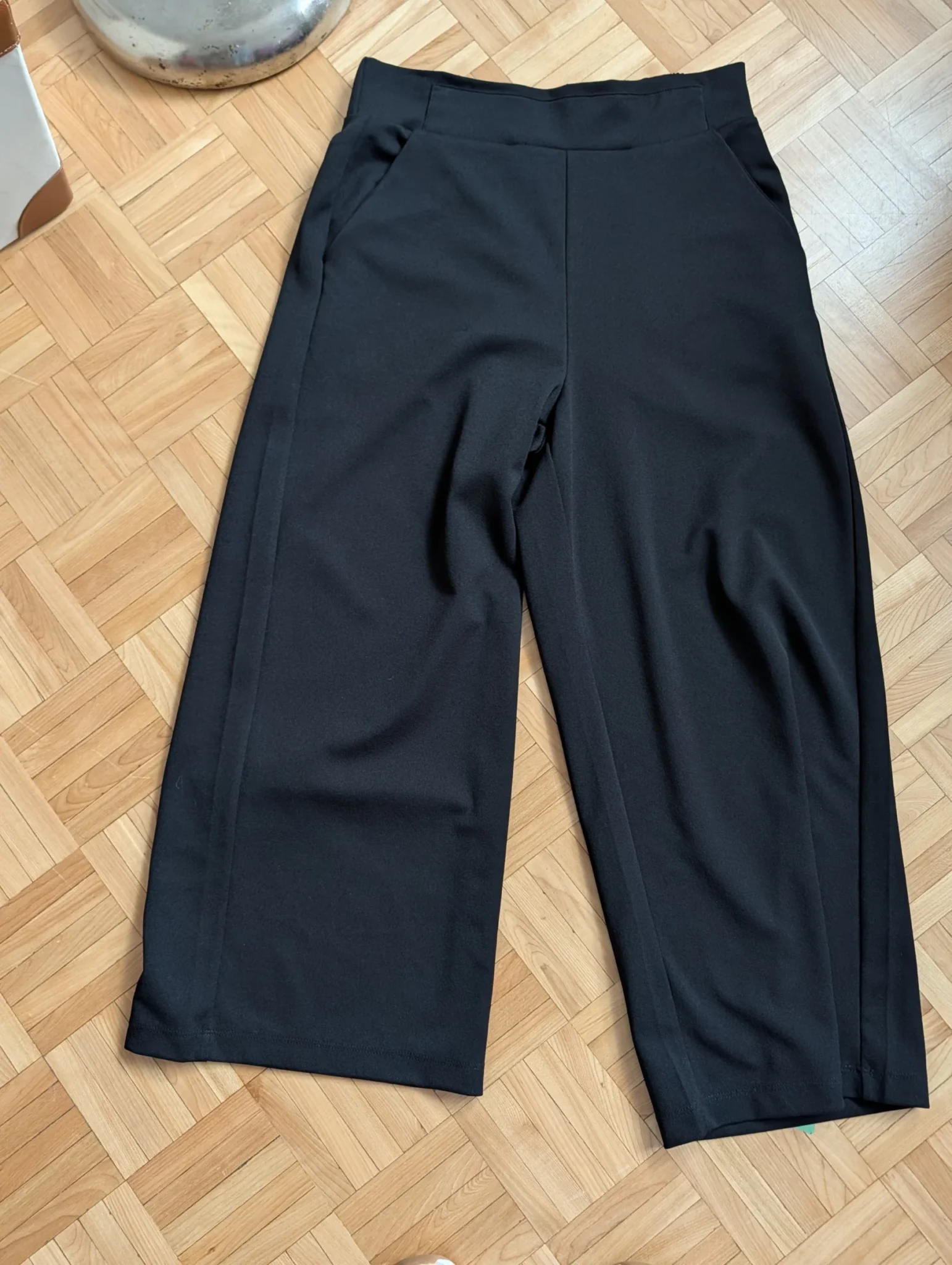 Featured image for Soy concept trousers