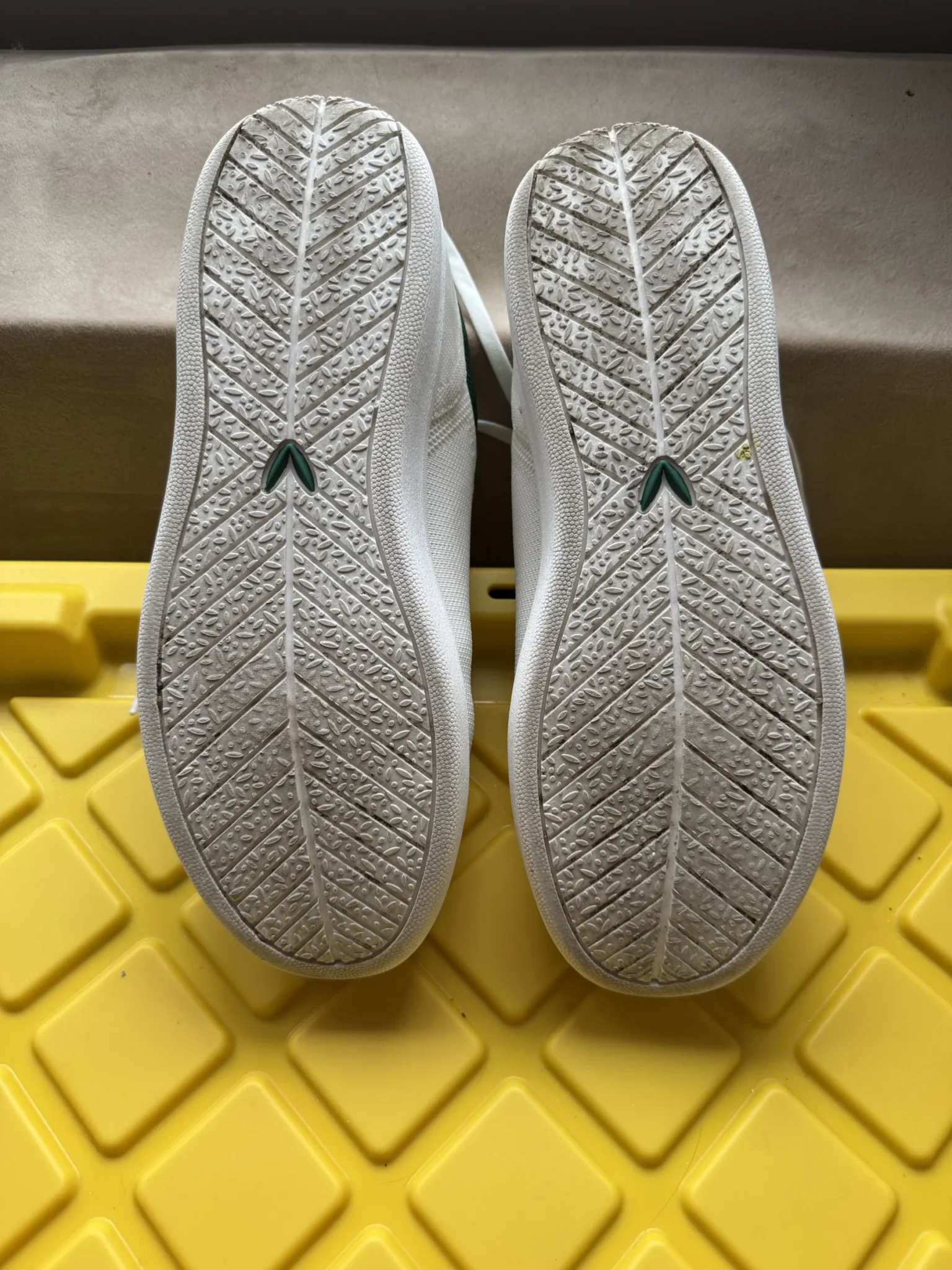 Image for Vivaia white and green unisex trainer