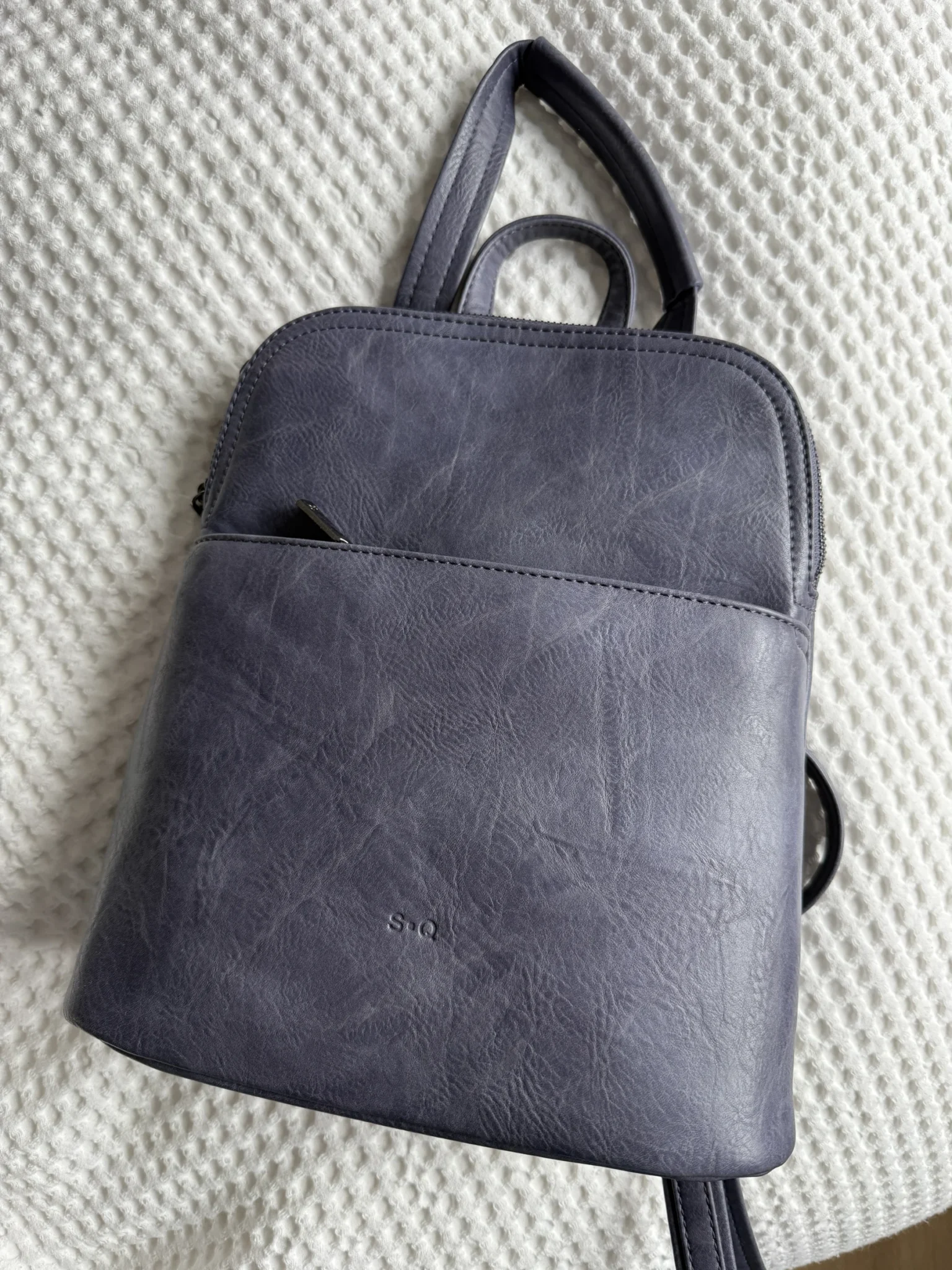 Featured image for Petit sac à dos en cuir végétarien