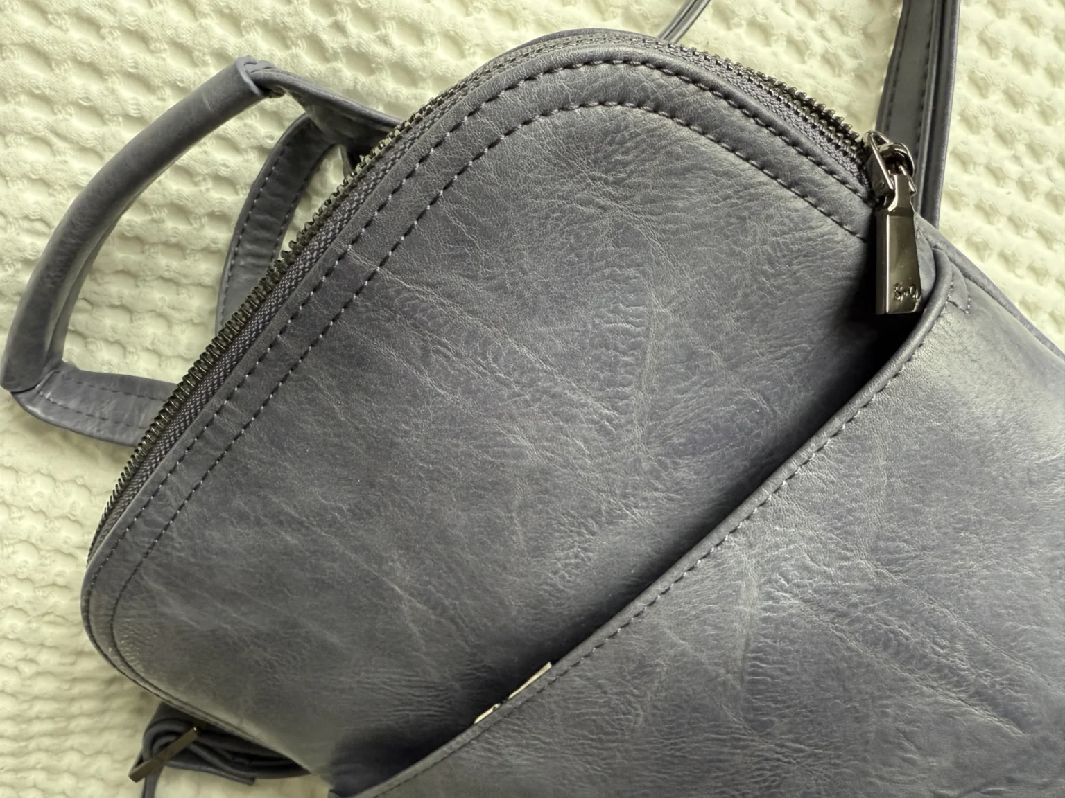 Image for Petit sac à dos en cuir végétarien