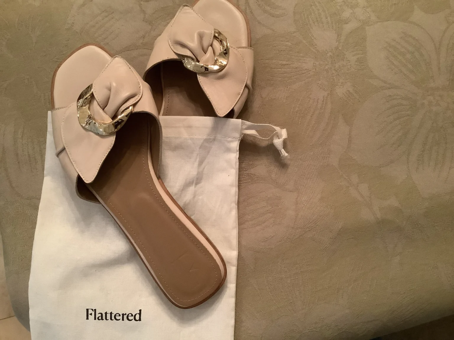 Featured image for Sandales Flattered