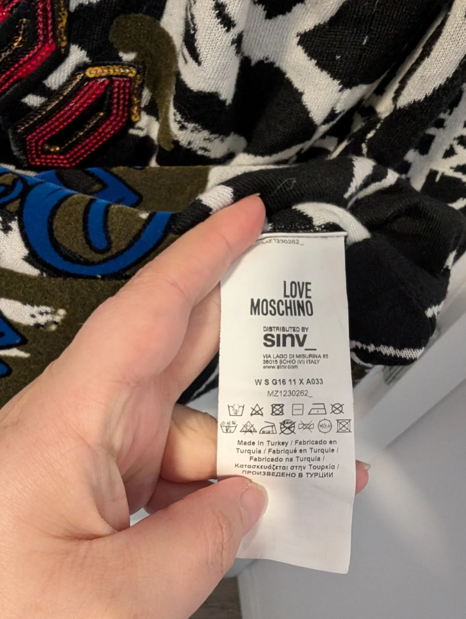 Image for Love Moschino/Pull effet Graffiti Sz M