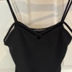 Thumbnail for Camisole noire Brandy Melville à bretelles croisées
