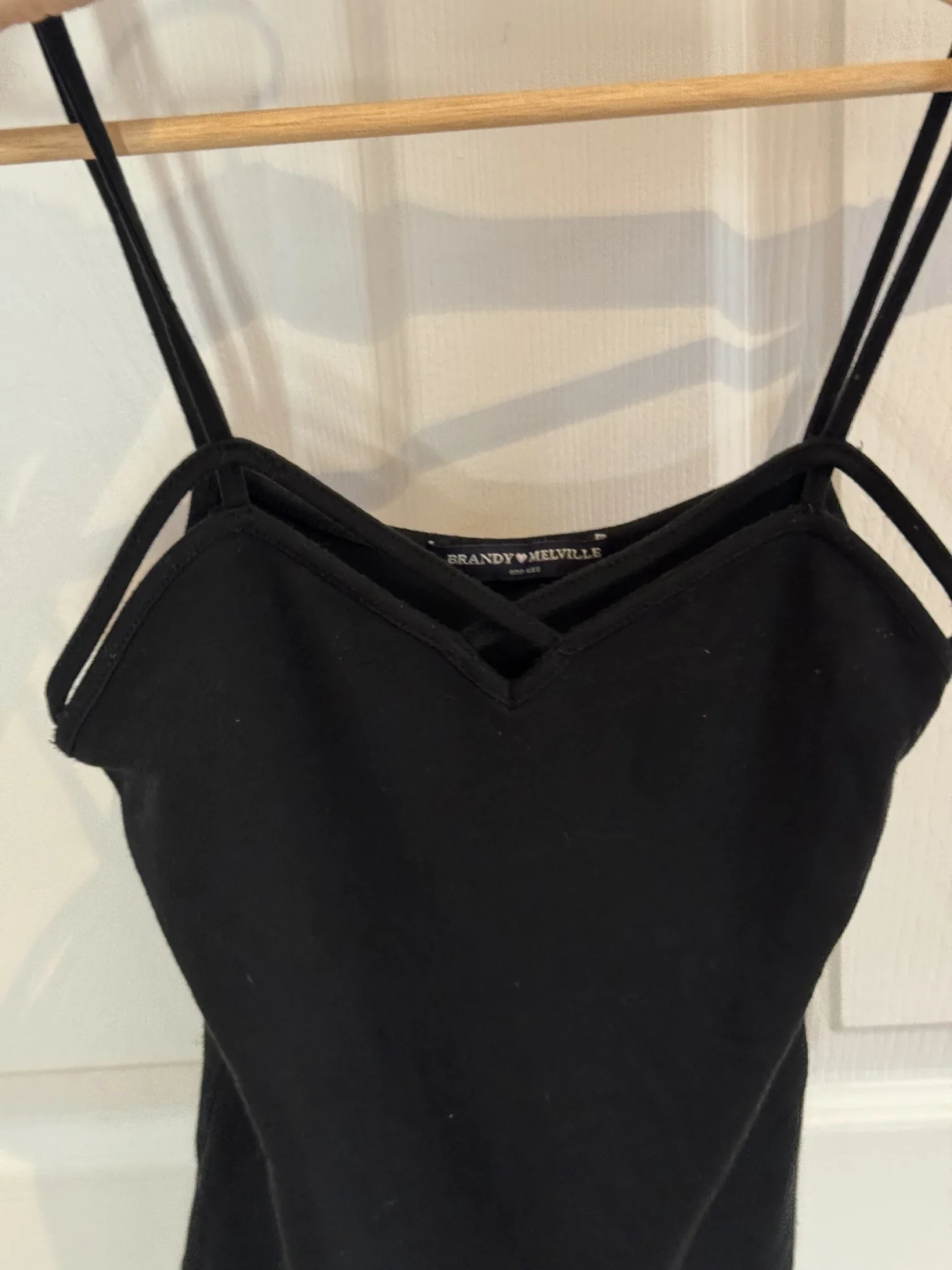 Image for Camisole noire Brandy Melville à bretelles croisées