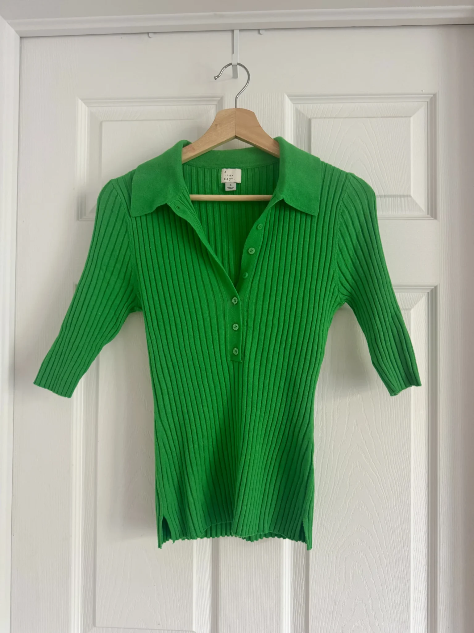 Featured image for Haut vert côtelé