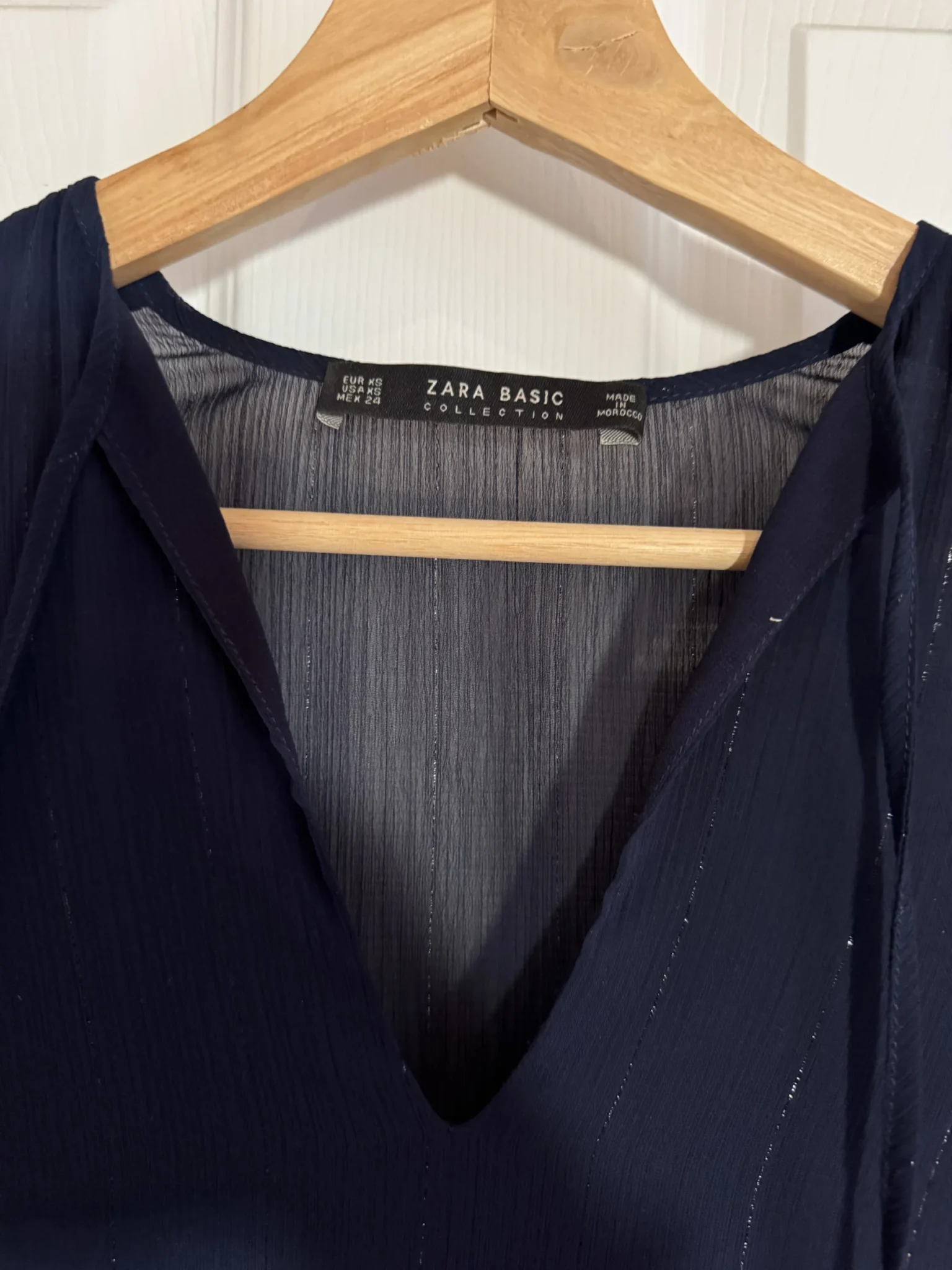 Image for Blouse marine fluide à rayures brillantes manches évasées