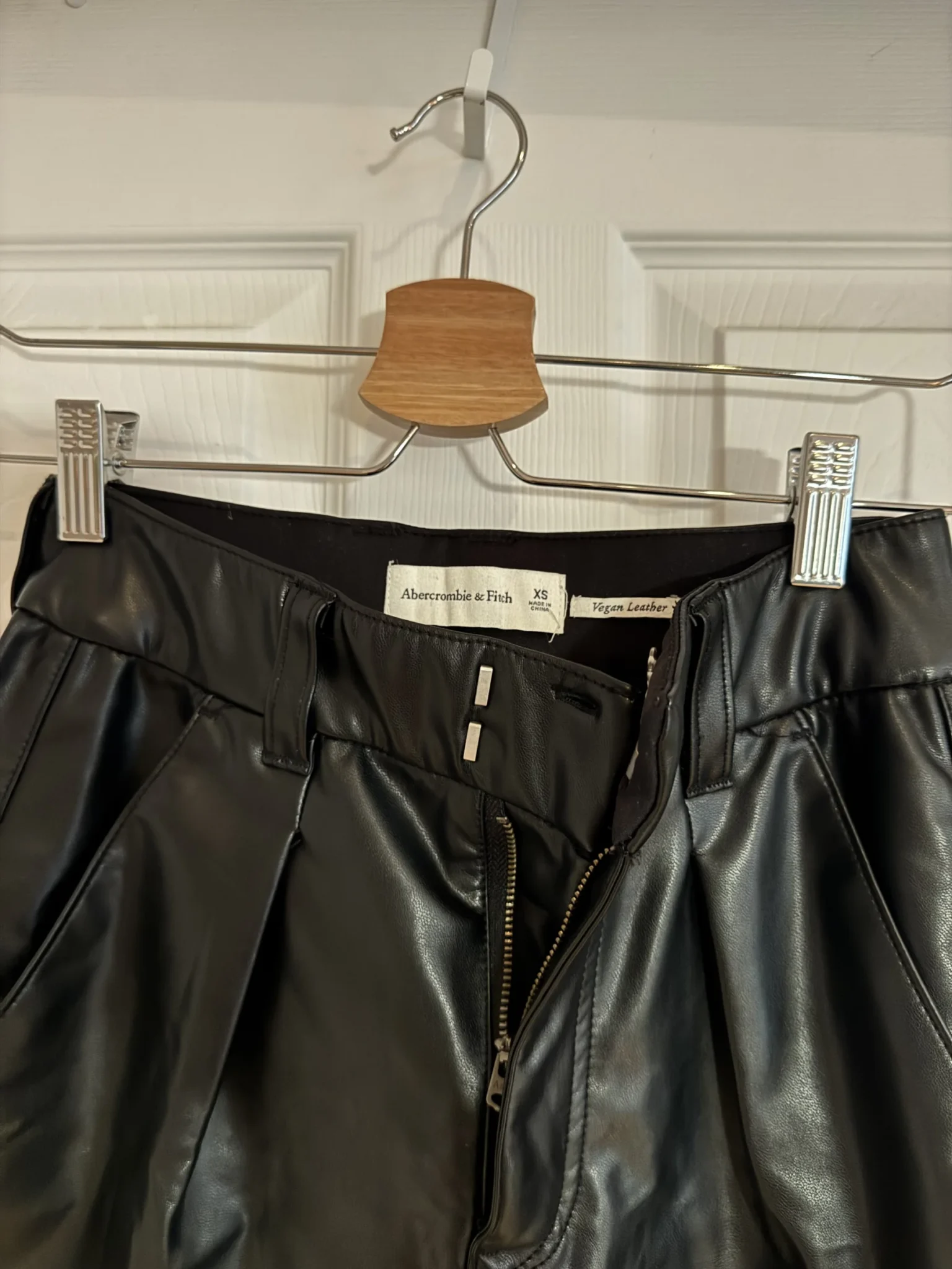 Image for Short Abercrombie noir cuir