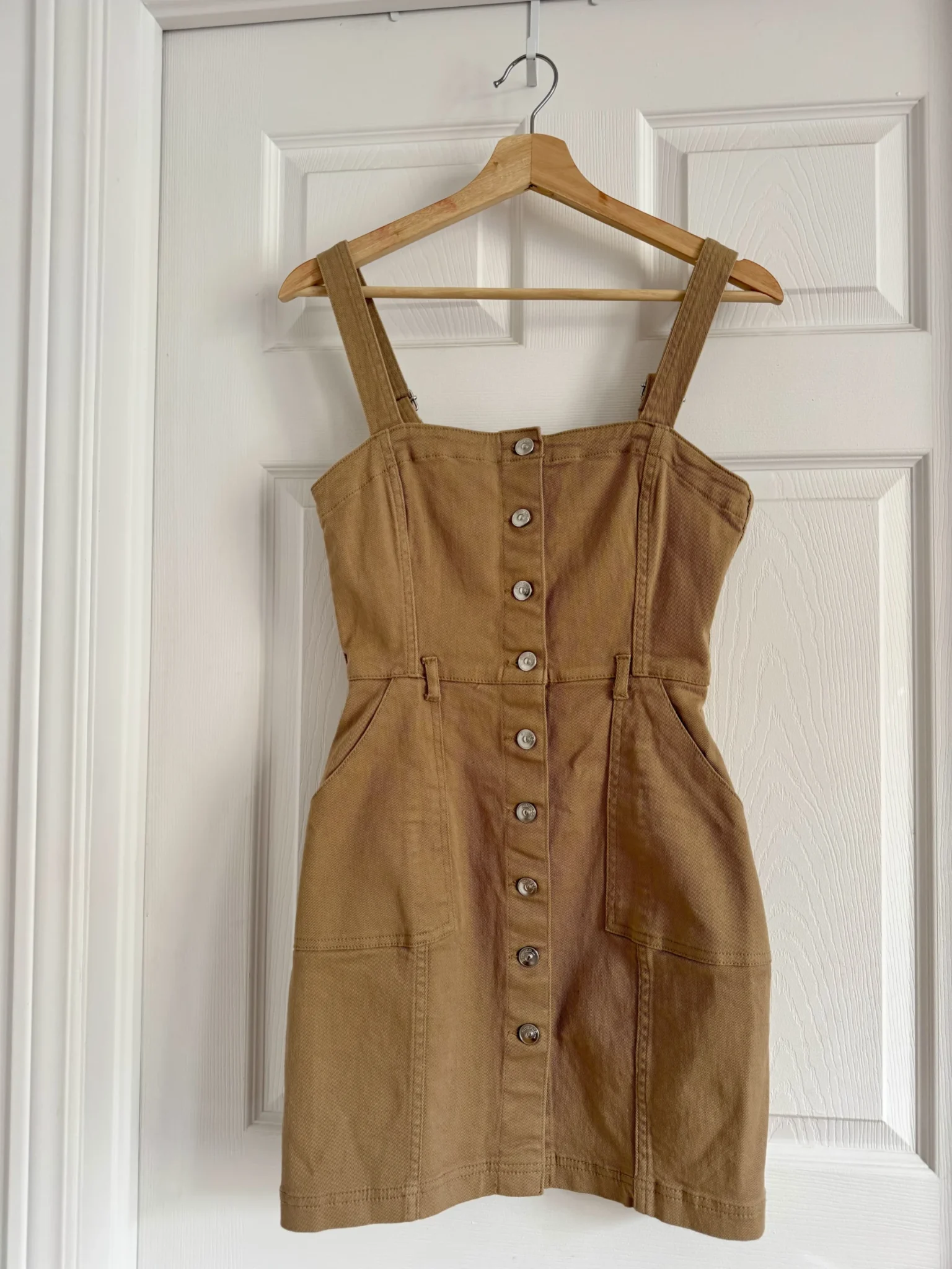 Featured image for Robe HM beige boutonnée taille ajustée