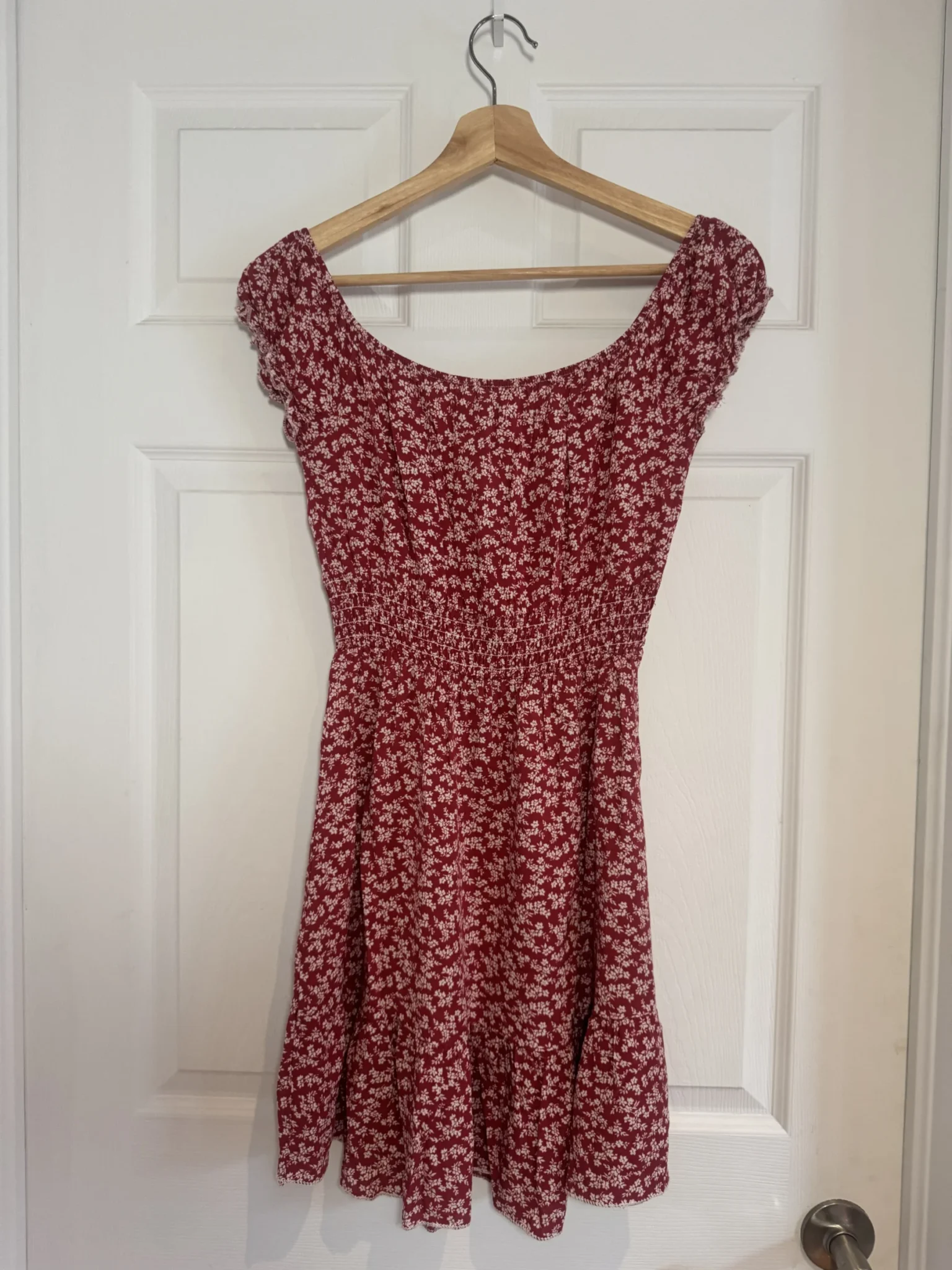 Image for Robe rouge fleurie épaules dénudées