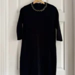 Featured thumbnail for Robe pull noire avec chaîne