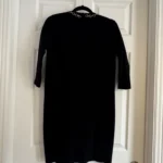 Thumbnail for Robe pull noire avec chaîne