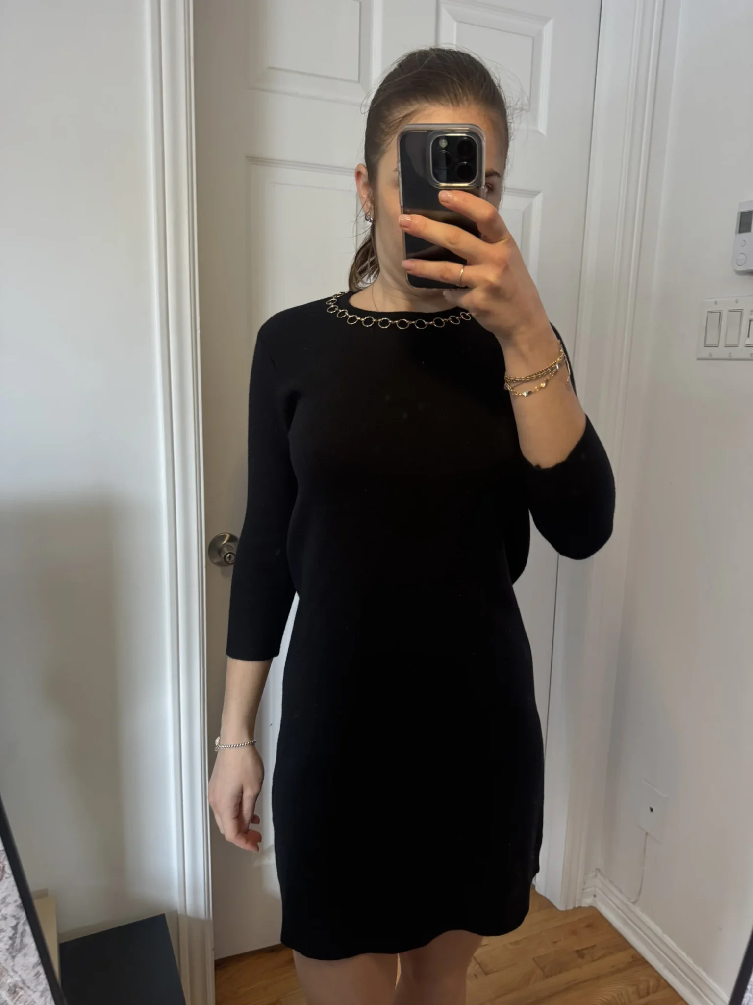 Image for Robe pull noire avec chaîne