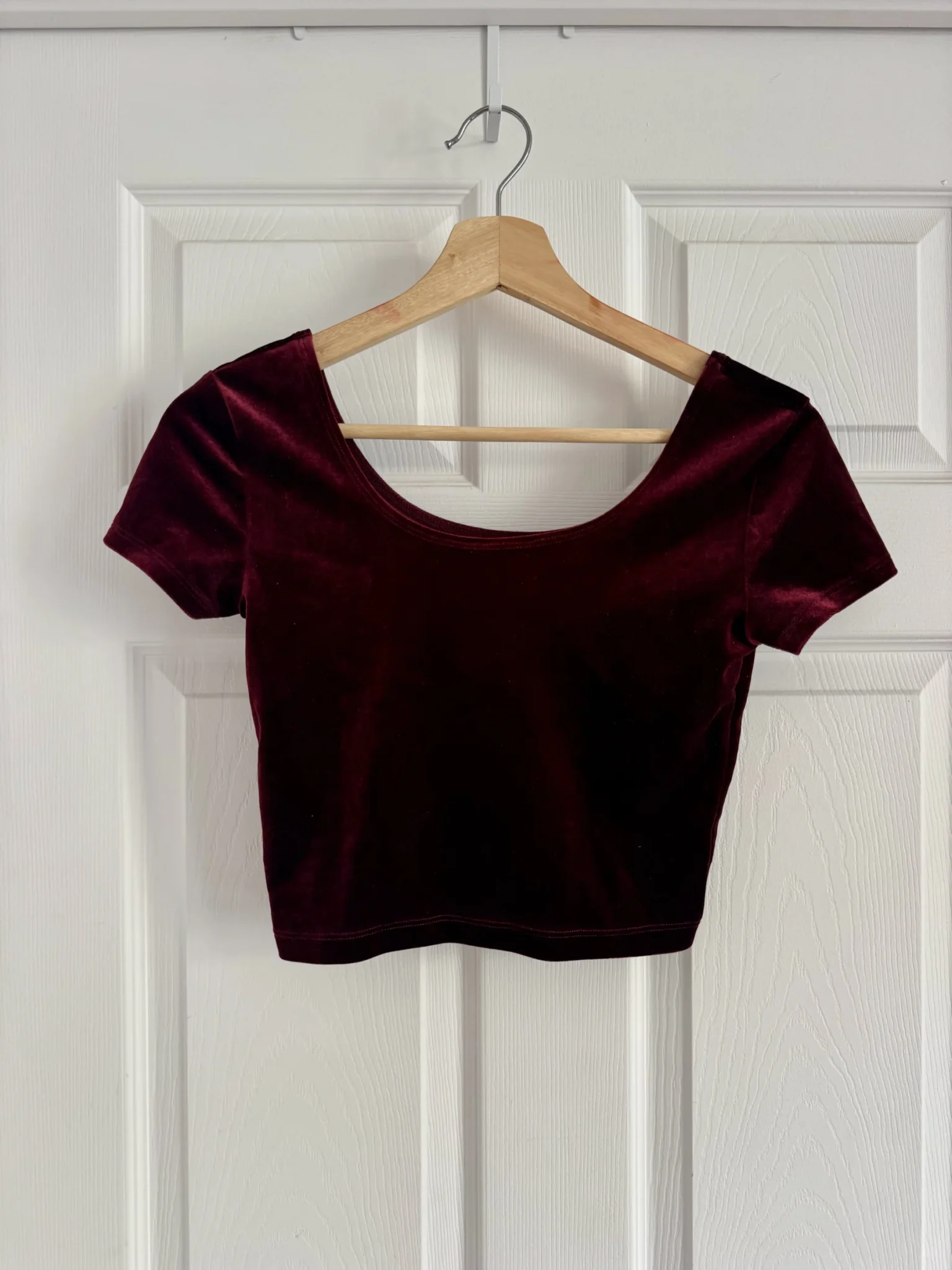 Featured image for Crop top velours bordeaux
