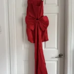 Featured thumbnail for Robe satin rouge bustier avec nœud amovible
