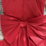 Thumbnail for Robe satin rouge bustier avec nœud amovible