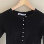 Thumbnail for Zara top avec boutons bijoux