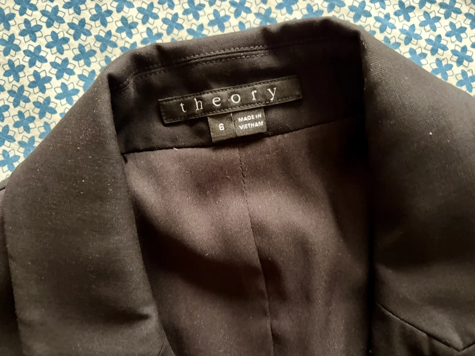 Image for Theory sleeveless dinner jacket