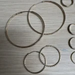 Thumbnail for Bague et boucles d’oreilles dorées