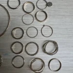 Thumbnail for Bague et boucles d’oreilles dorées
