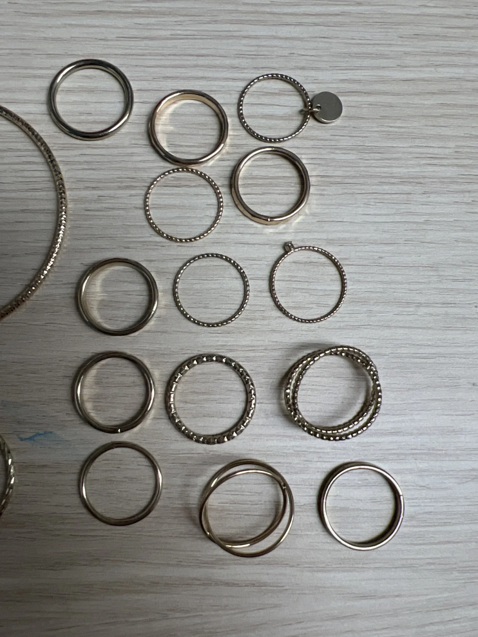 Image for Bague et boucles d’oreilles dorées
