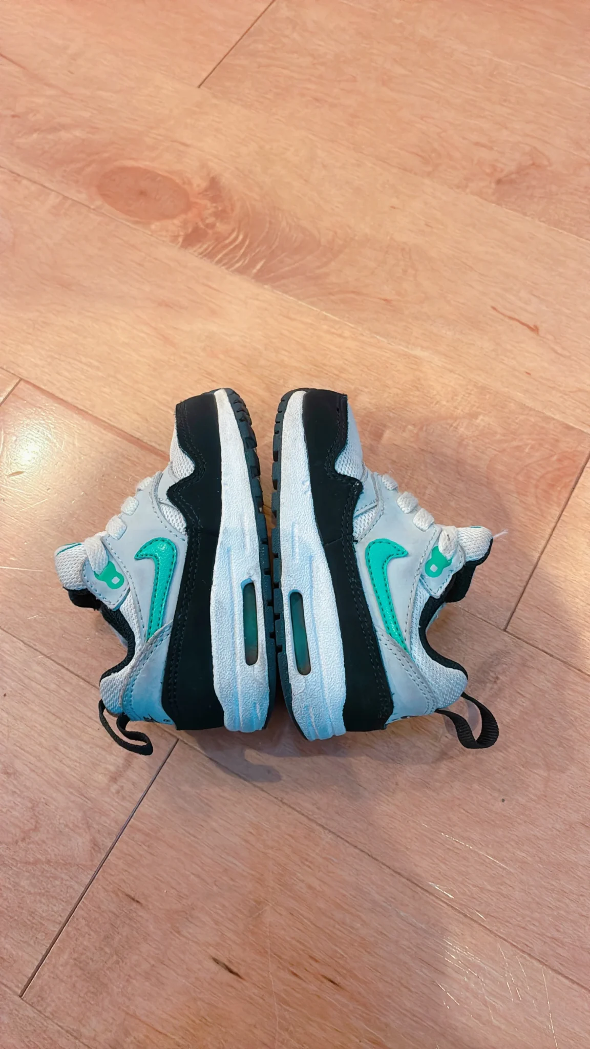 Image for Baskets Nike enfant pointure 4,5