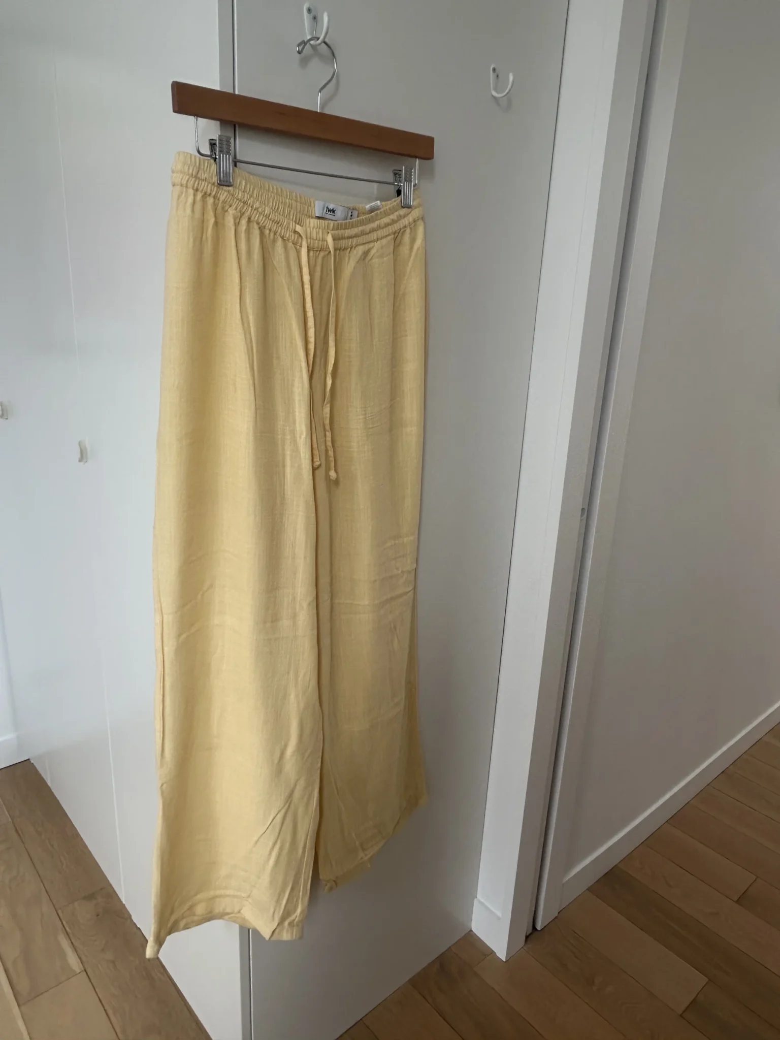Image for Beautiful pale yellow linen trousers