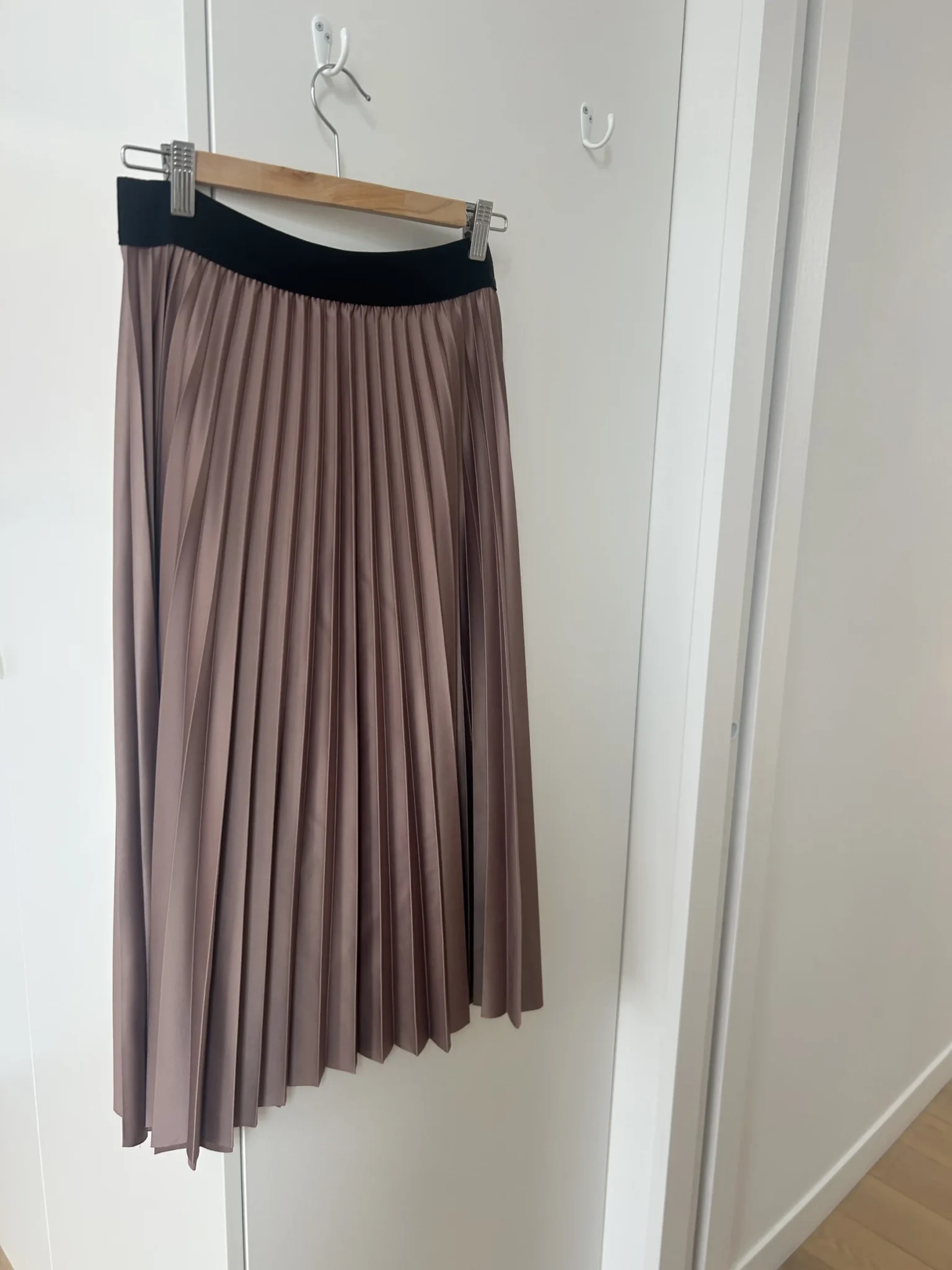 Image for Beautiful pleated skirt