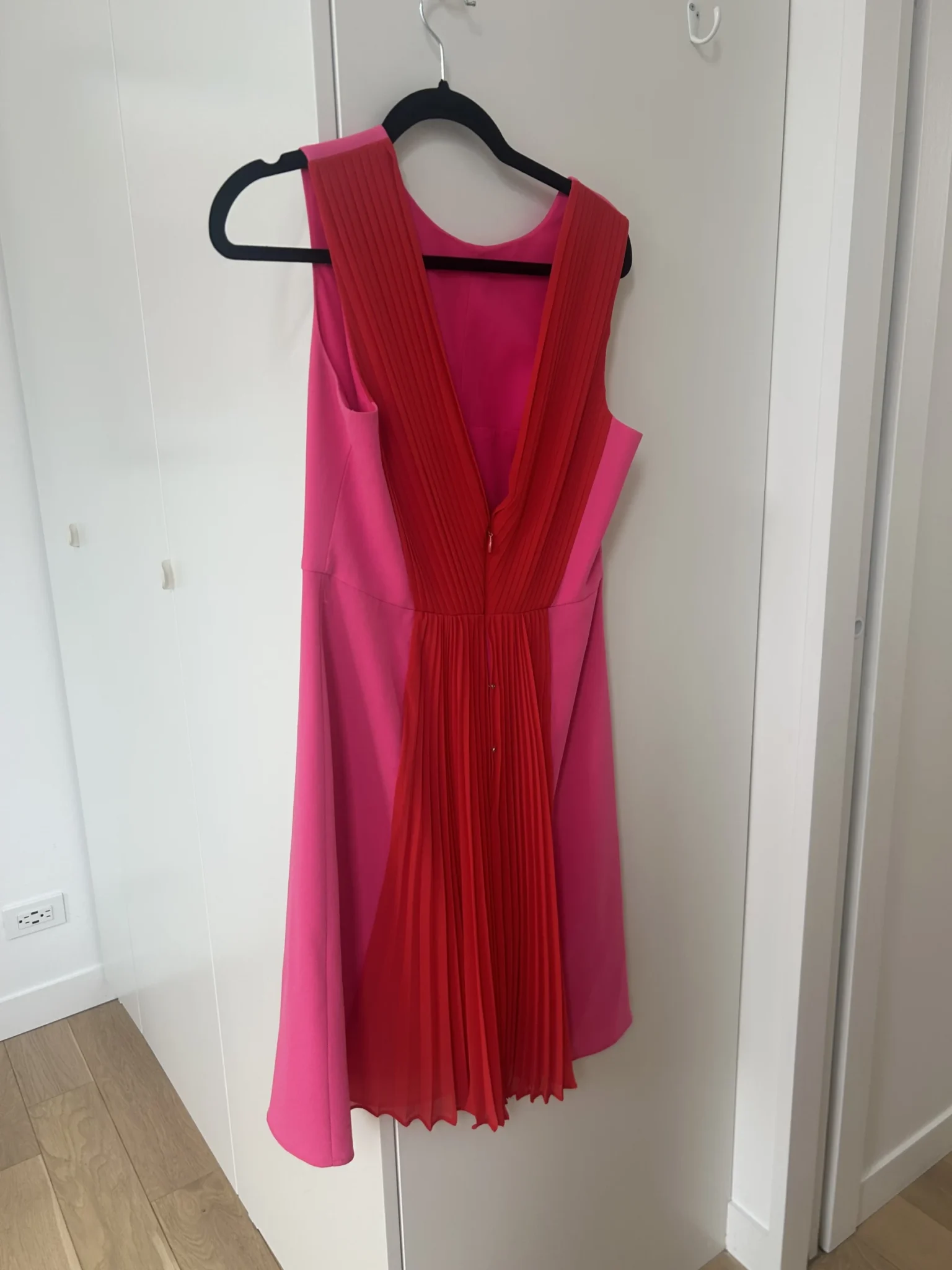 Featured image for Beautiful 2-colour dress