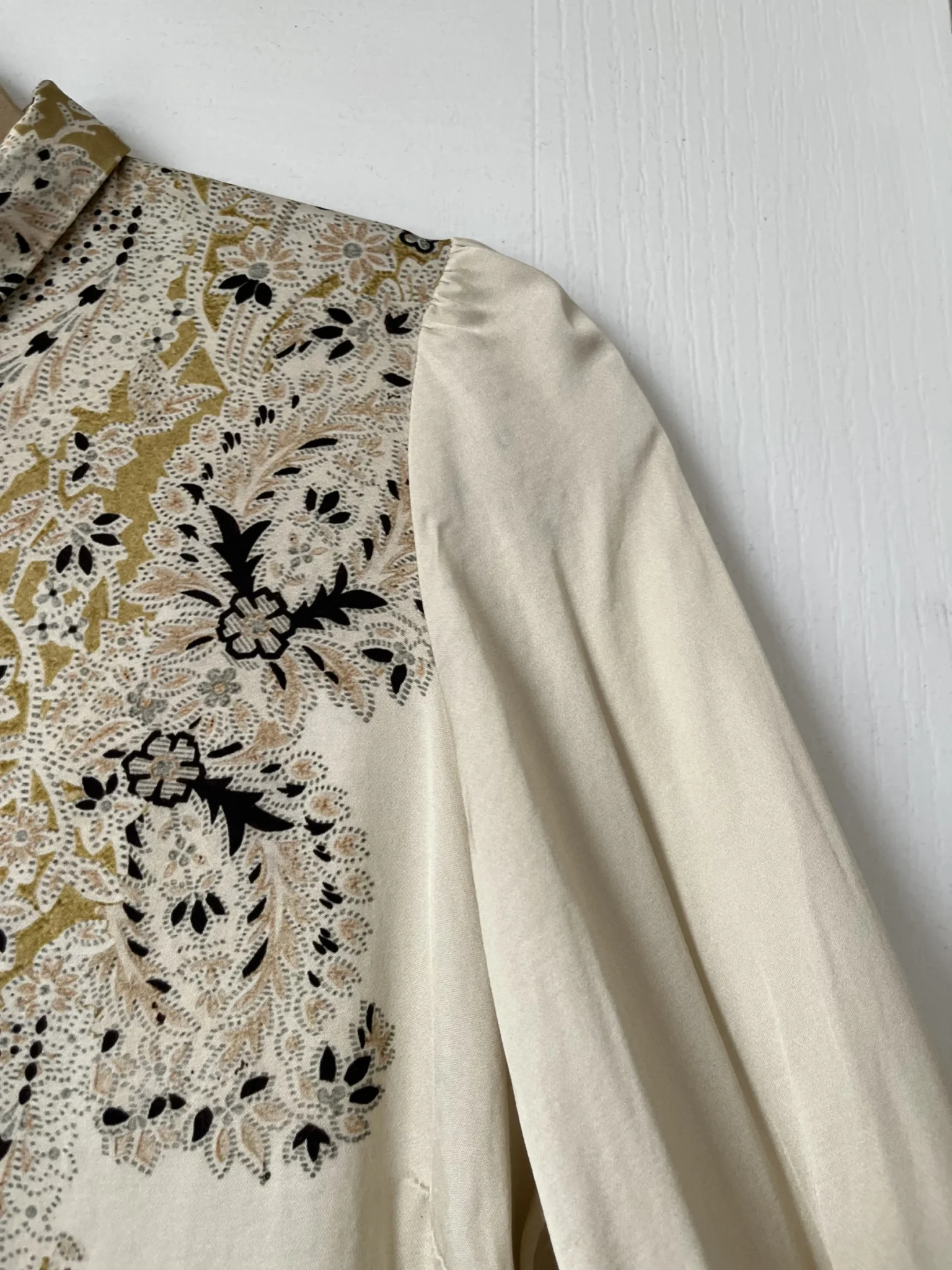 Image for Shirt Sézane model Claudio satin beige