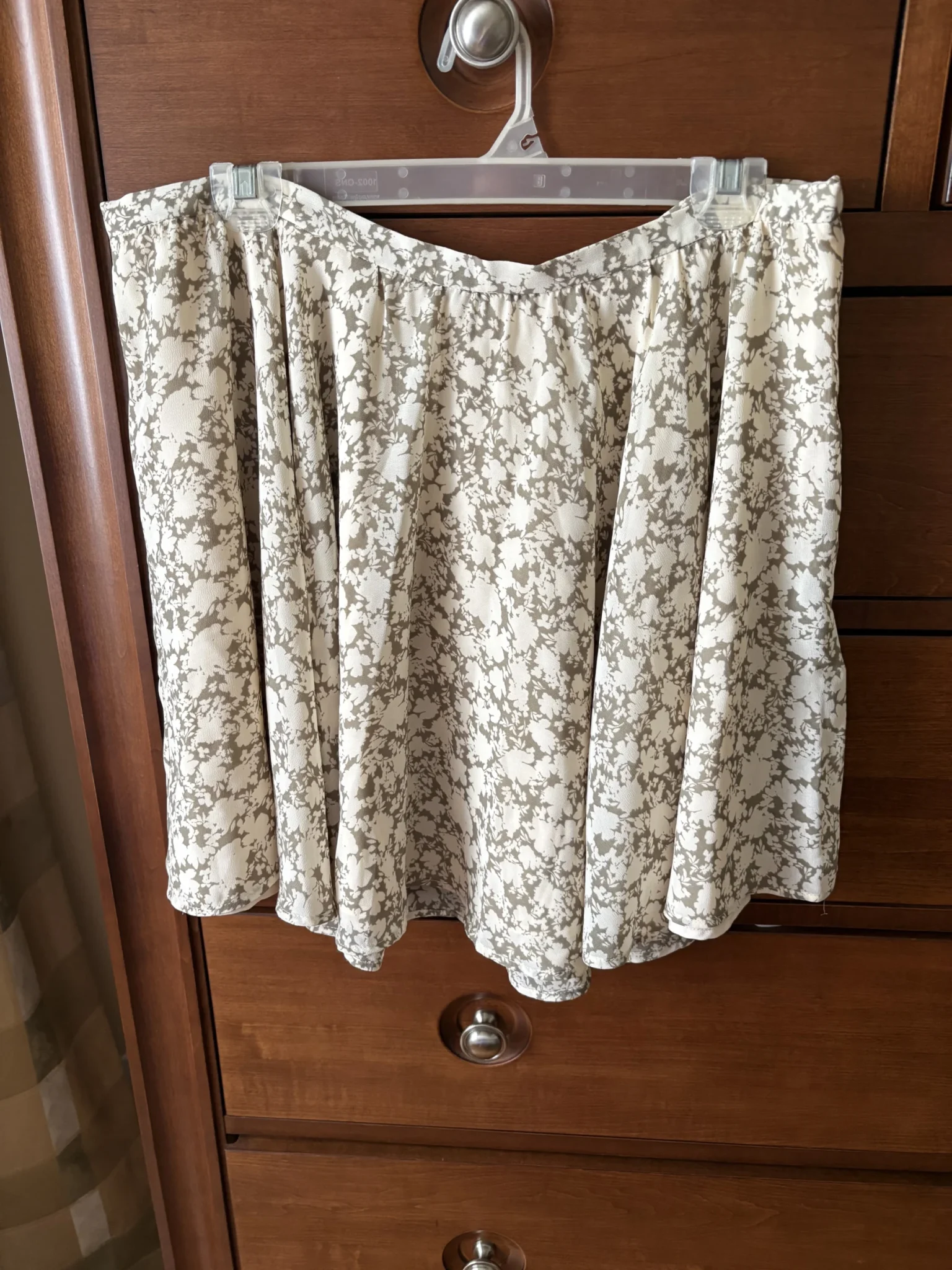 Featured image for Jupe beige et vert sauge