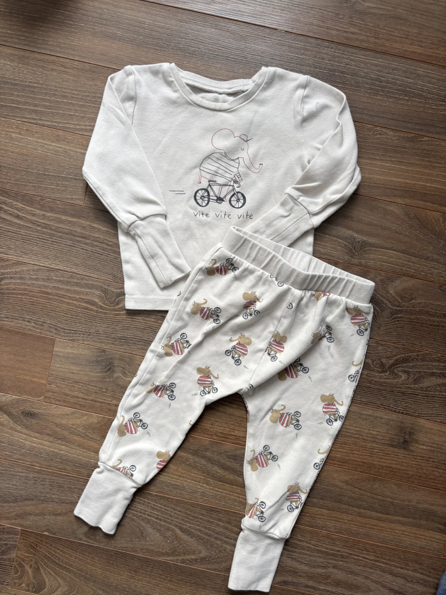 Featured image for Pyjamas 18-24 months