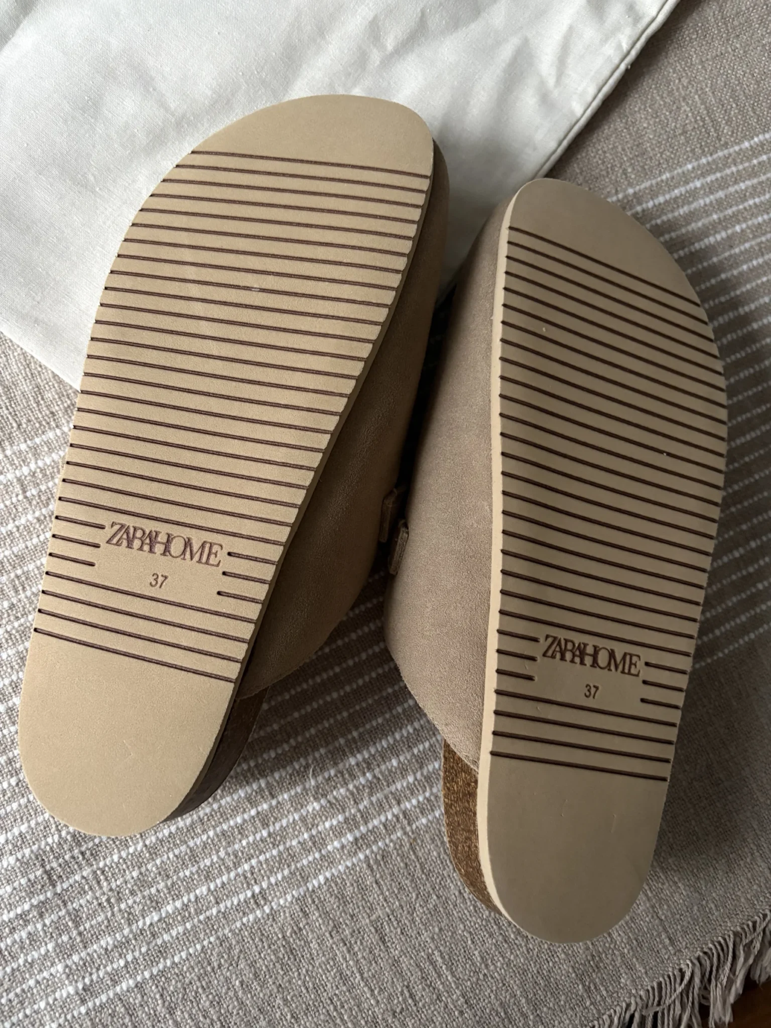 Image for Sabots “clogs” en cuir chaud - Zara Home