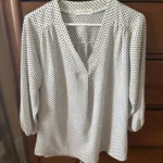 Featured thumbnail for Blouse blanche à pois noir
