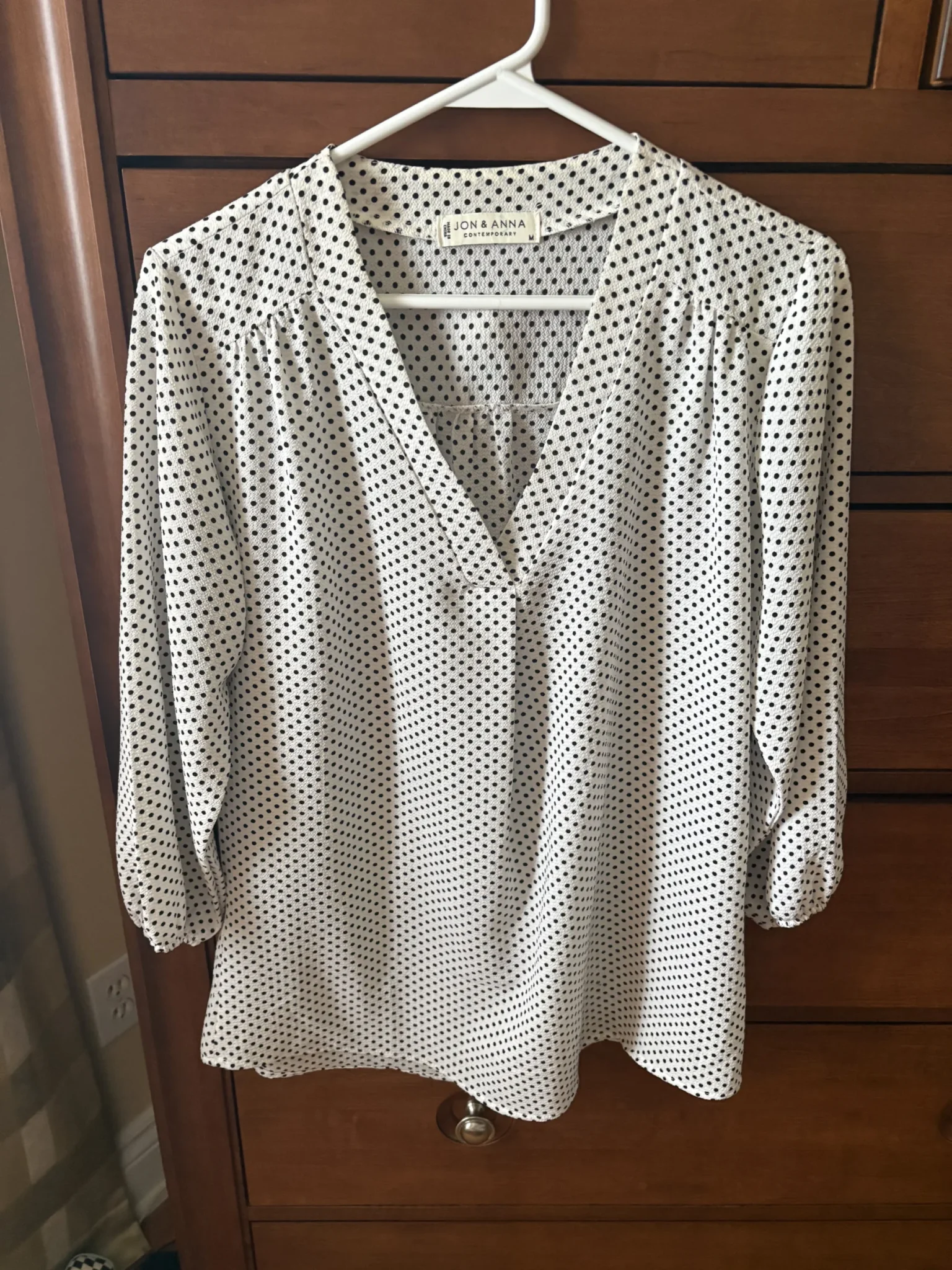 Featured image for Blouse blanche à pois noir