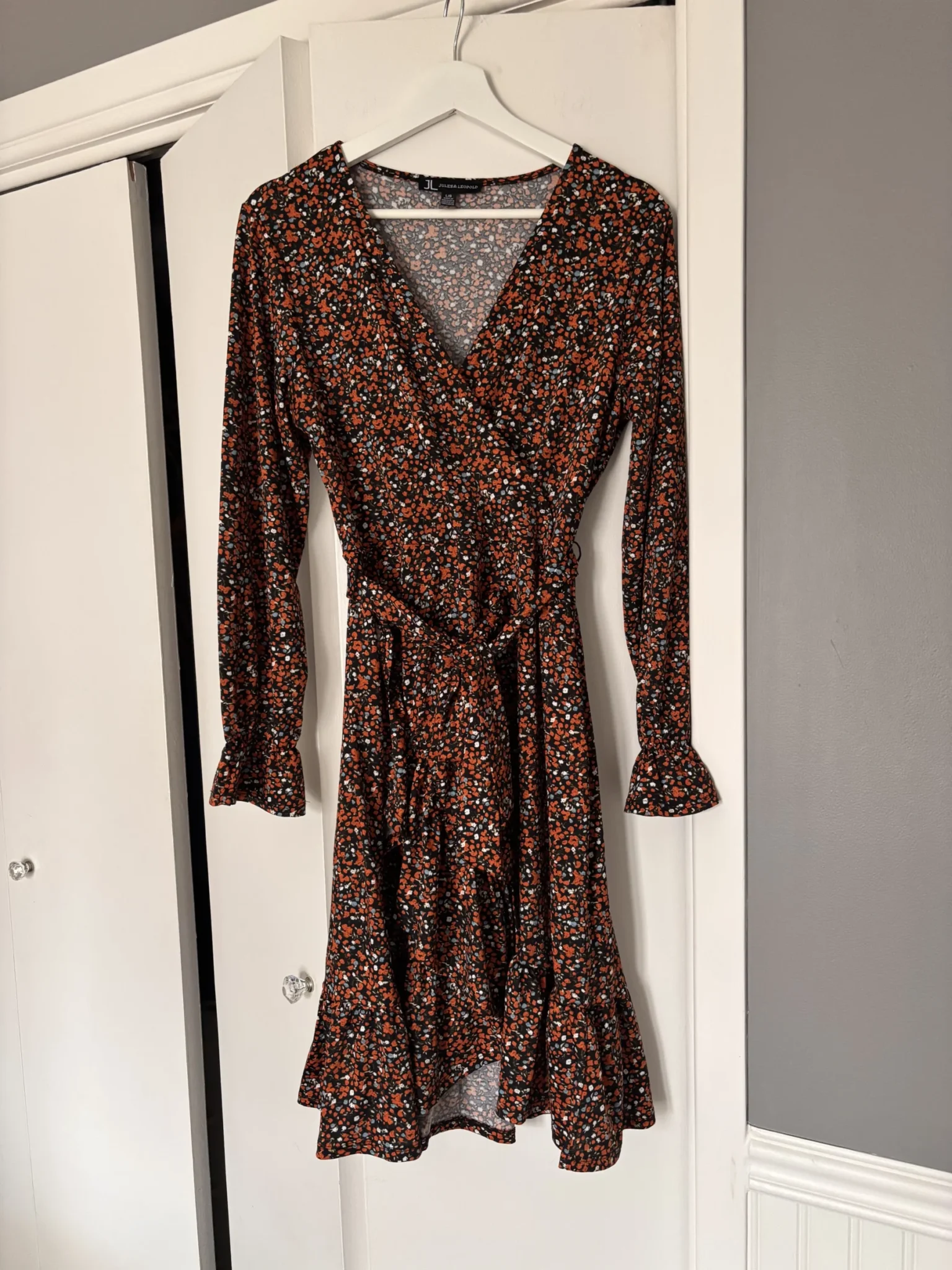 Featured image for Robe cache-cœur fleurie