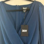 Thumbnail for Robe portefeuille plissée DKNY