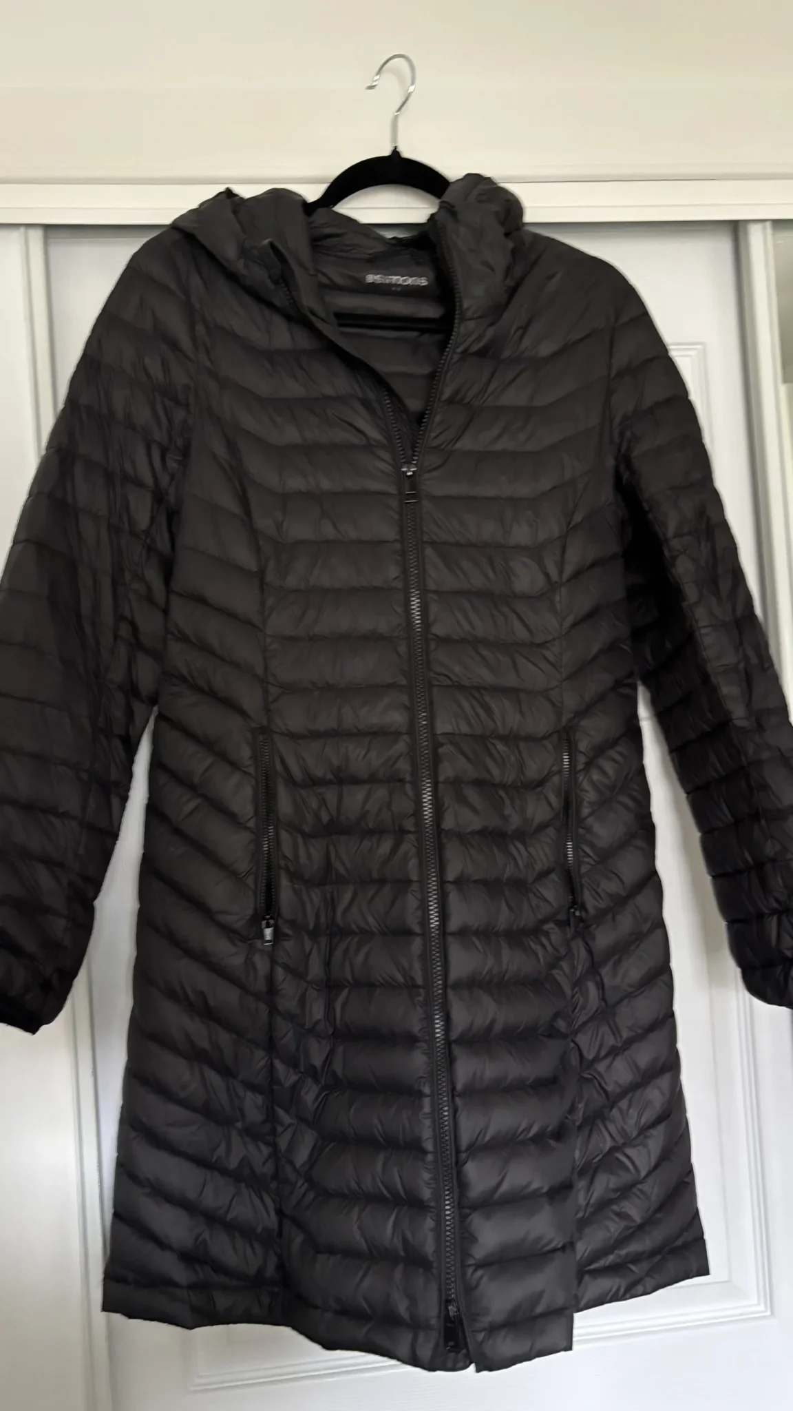 Featured image for Manteau noir mi-saison