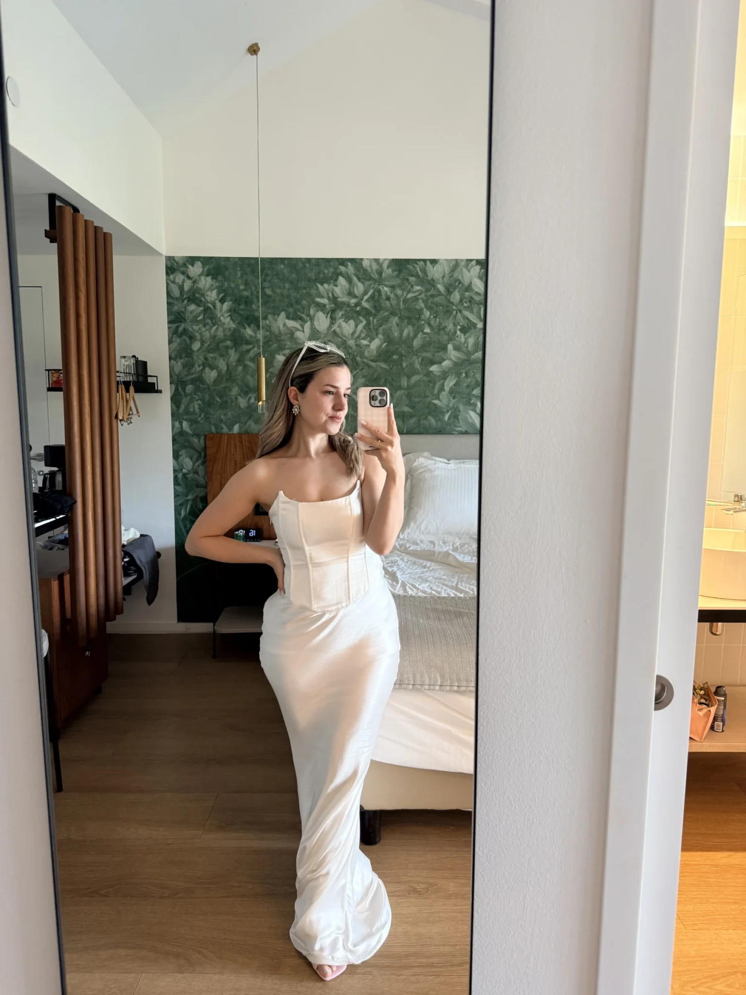 Featured image for Robe blanche satinée - ivoire