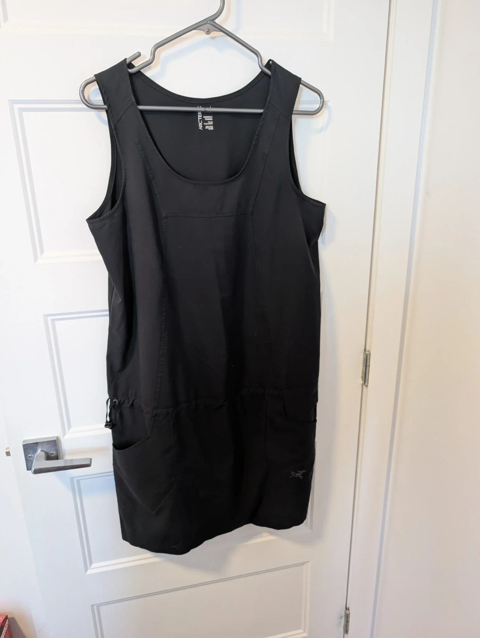 Featured image for Arcteryx/Robe Noire Cintrée Sz L